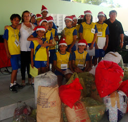 Natal solidário dos educandos do Projeto AABB Comunidade de Baturité com os idosos do Lar Torres de