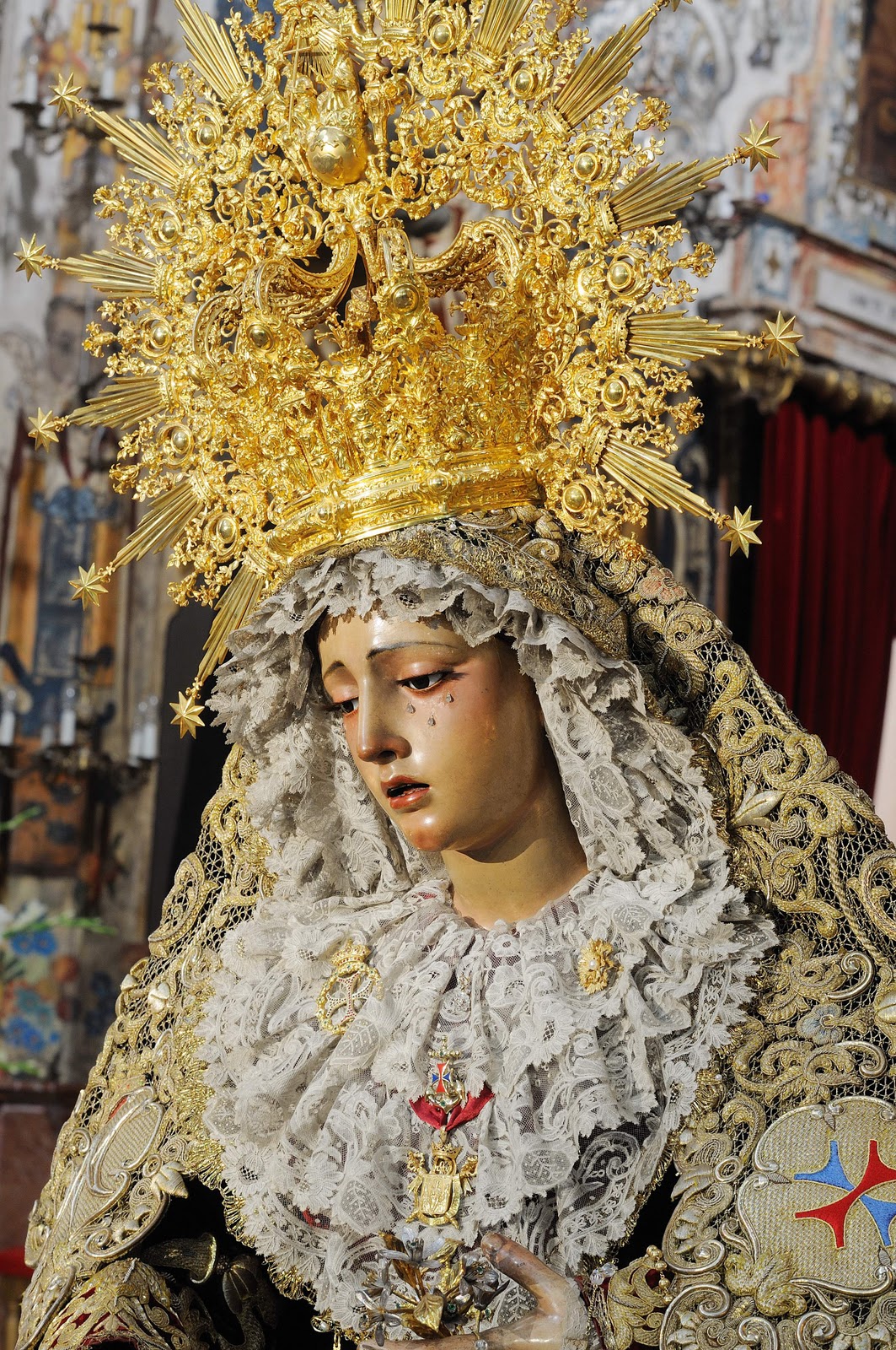 SEVILLA A TRAVES DE UN OBJETIVO BESAMANOS A LA VIRGEN DE LA ESPERANZA