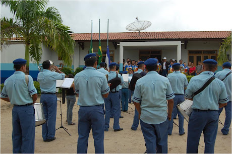 BANDA DE MÚSICA EM FRENTE A PREFEITURA