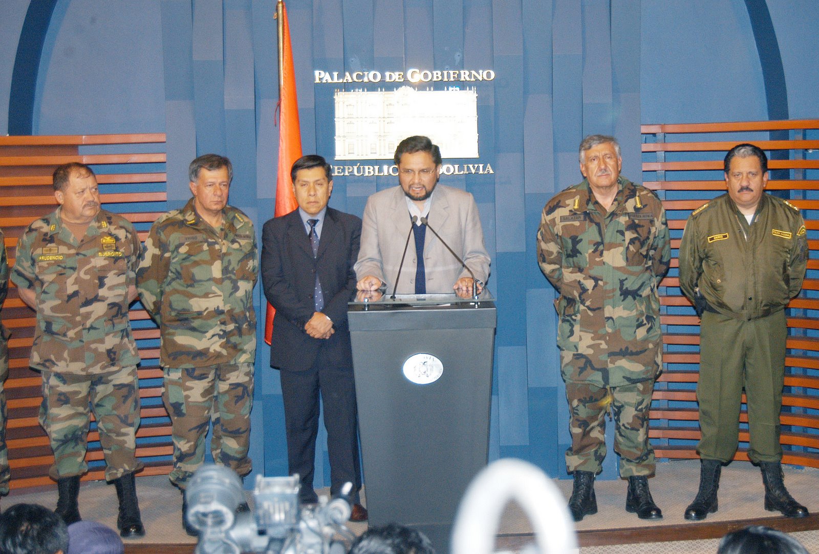[Issuing+DS29705-Rada-Military+command-Sep-12-08.jpg]