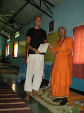 Graduacao final, entrega do diploma com Guruji