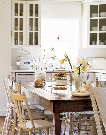 [White-Glass-Table-Decorations-HTOURS1206-de.jpg]