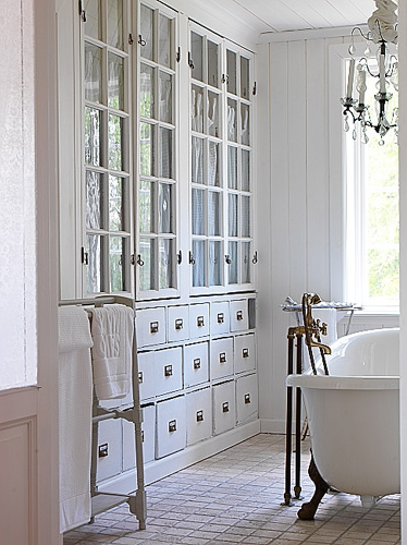 A little bit of everything...: Baños con armarios