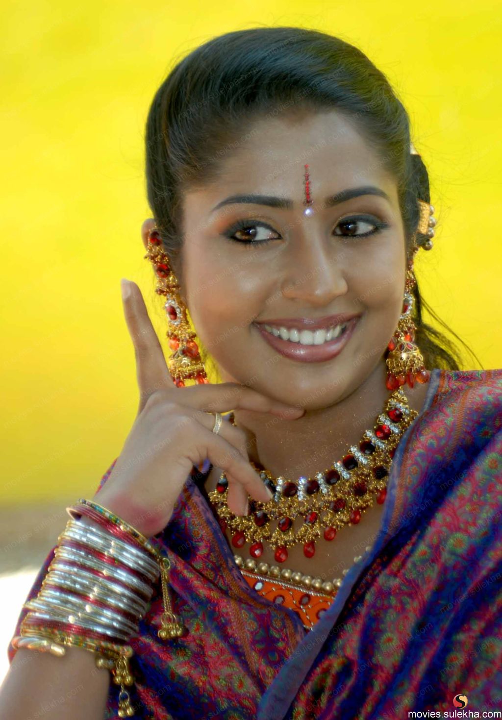 Your Entertainment Download Search Ends Here: Navya Nair Latest Wallpaper