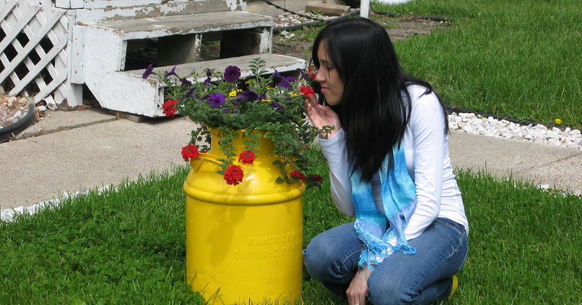 girl talk Unique Flower Pots