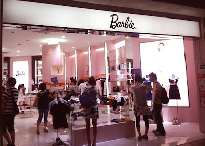 http://2.bp.blogspot.com/_OWdGtofHV5I/TPPfiQlfr9I/AAAAAAAAAYY/koTeHqOlO1c/s1600/174_183-Barbie.jpg