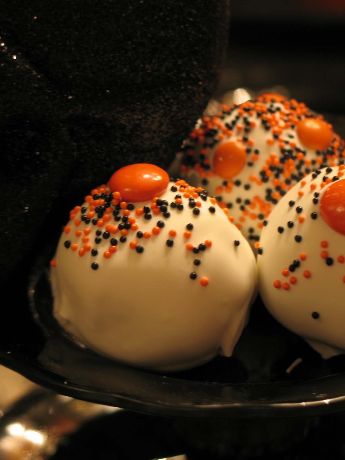 The Blackberry Vine Cake Balls & Cookies