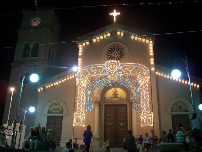 Artistico prospetto di luminarie