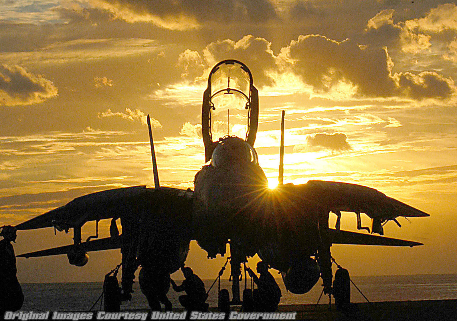 صور جوية عسكرية رائعة - متجدد -  F-14+silhouette