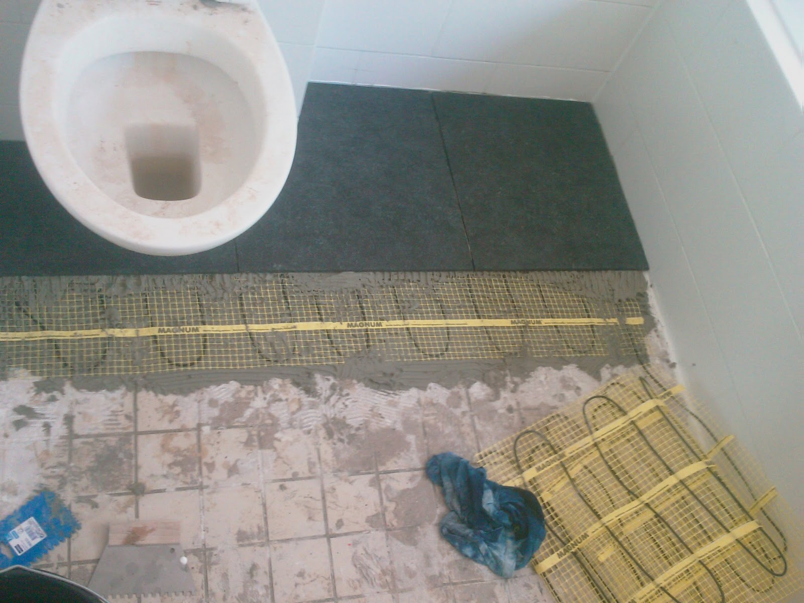 vloerverwarming badkamer stuk zelf een badkamer maken vloerverwarming en vloertegels vloerverwarming badkamer stuk zelf een badkamer maken vloerverwarming en vloertegels