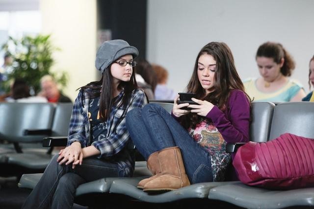 Sarah Hyland as Haley Dunphy & Ariel Winter as Alex Dunphy in Modern Family Sarah Hyland as Haley Dunphy & Ariel Winter as Alex Dunphy in Modern Family