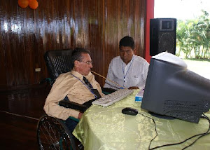 Italo Violo al frente del computador