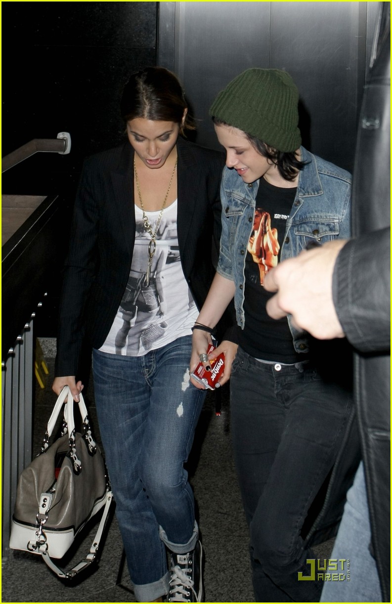 [robertpattinsonkristenstewartmikosushi04.jpg]