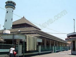Masjid Ampel - 10 Masjid Tertua Di Indonesia
