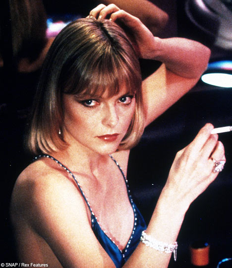 http://2.bp.blogspot.com/_Ozqy8j5GICM/S9_tha7DzCI/AAAAAAAAEP4/gucV4hKWT68/s1600/michelle+pfeiffer+scarface+dailymail.co.uk.jpg