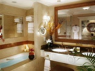 Bella Suite Two Queen Beds. Luxury Suite One King Bed .