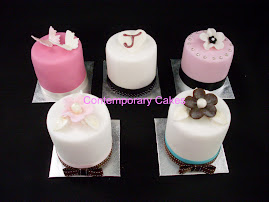 Round shaped miniature cakes.