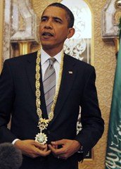 [Obama+Gotz+bling.jpg]