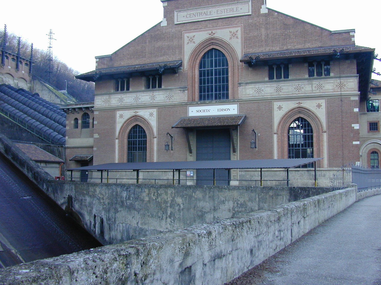 [Esterle3.JPG]