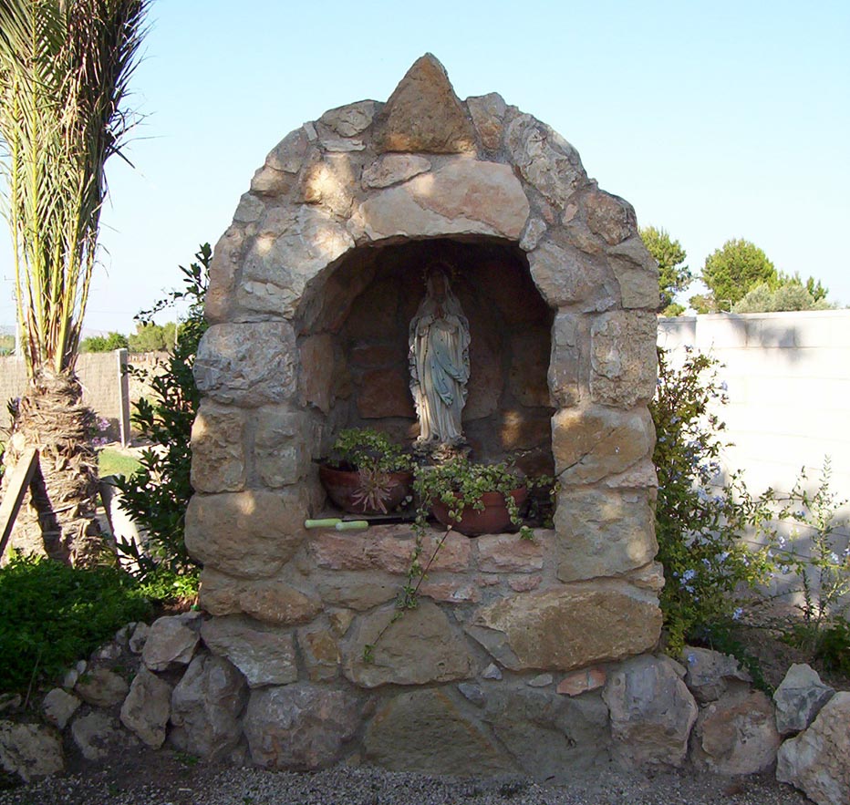 LA GRUTA OCULTA DE LA PLAZA DE SANTA TERESA (PANTEÓN DE QUIJANO