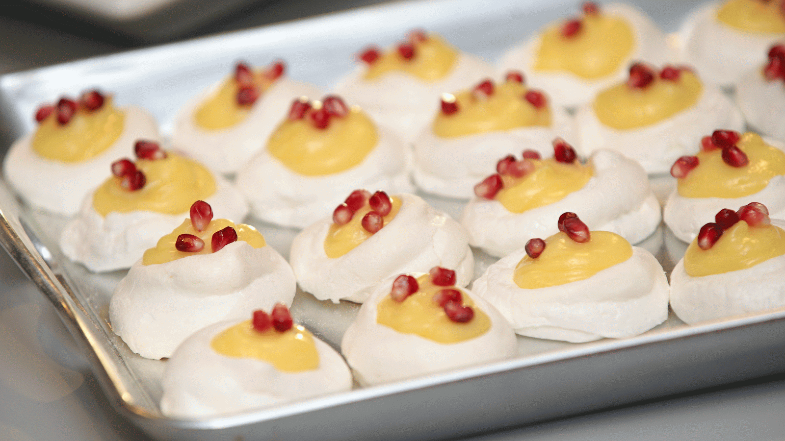 Sweet Tea and Sunshine Lemon curdfilled meringues