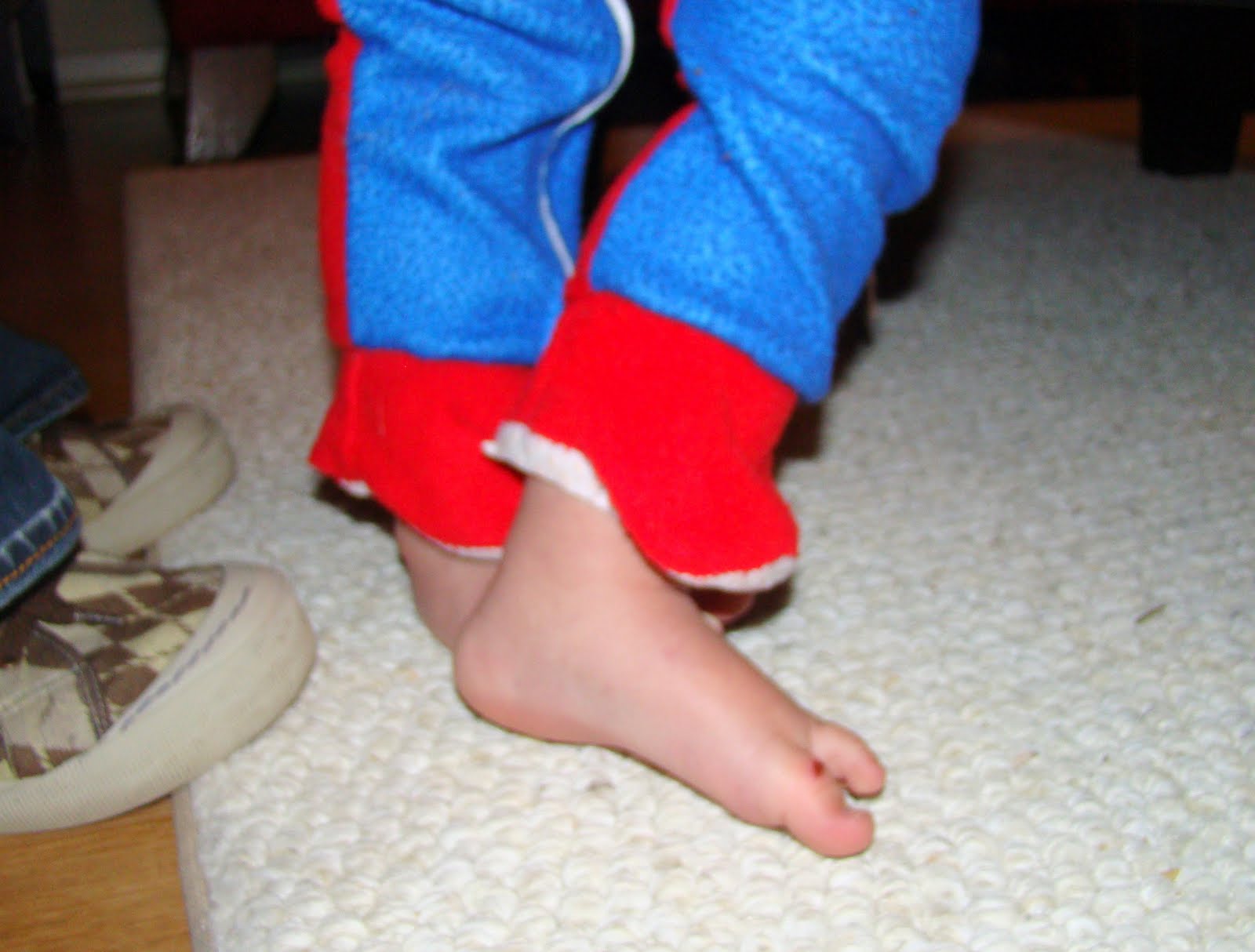 [reese+feet2.jpg]