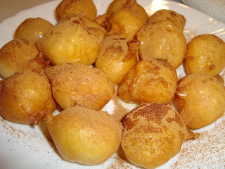 Articole culinare : Loukoumades - gogoşi cu miere