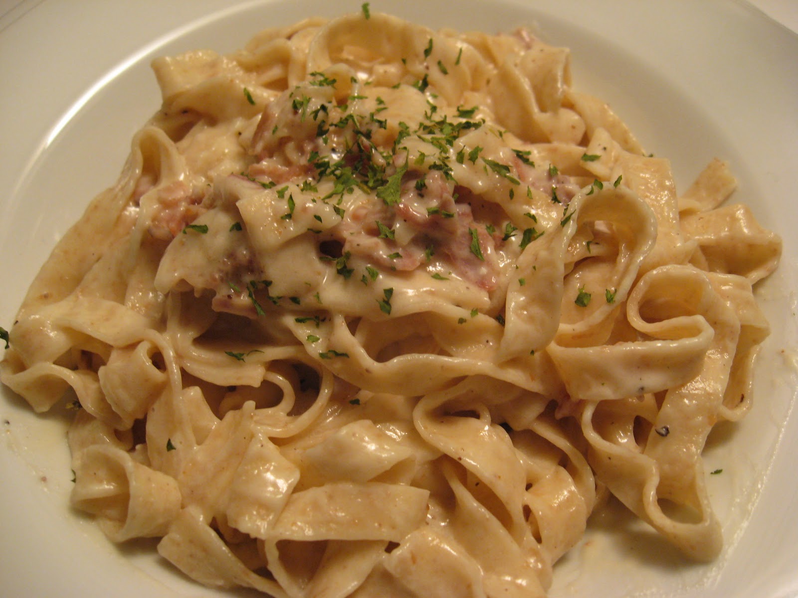 Recettes de Flipp Fettucini en sauce Alfredo et prosciutto