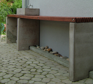 Waschtisch aus Kantholz mit Beton-Waschbecken