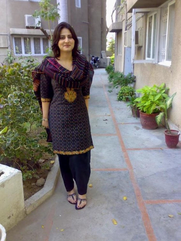 [pakistani-indian-girl-feet-00105.jpg]