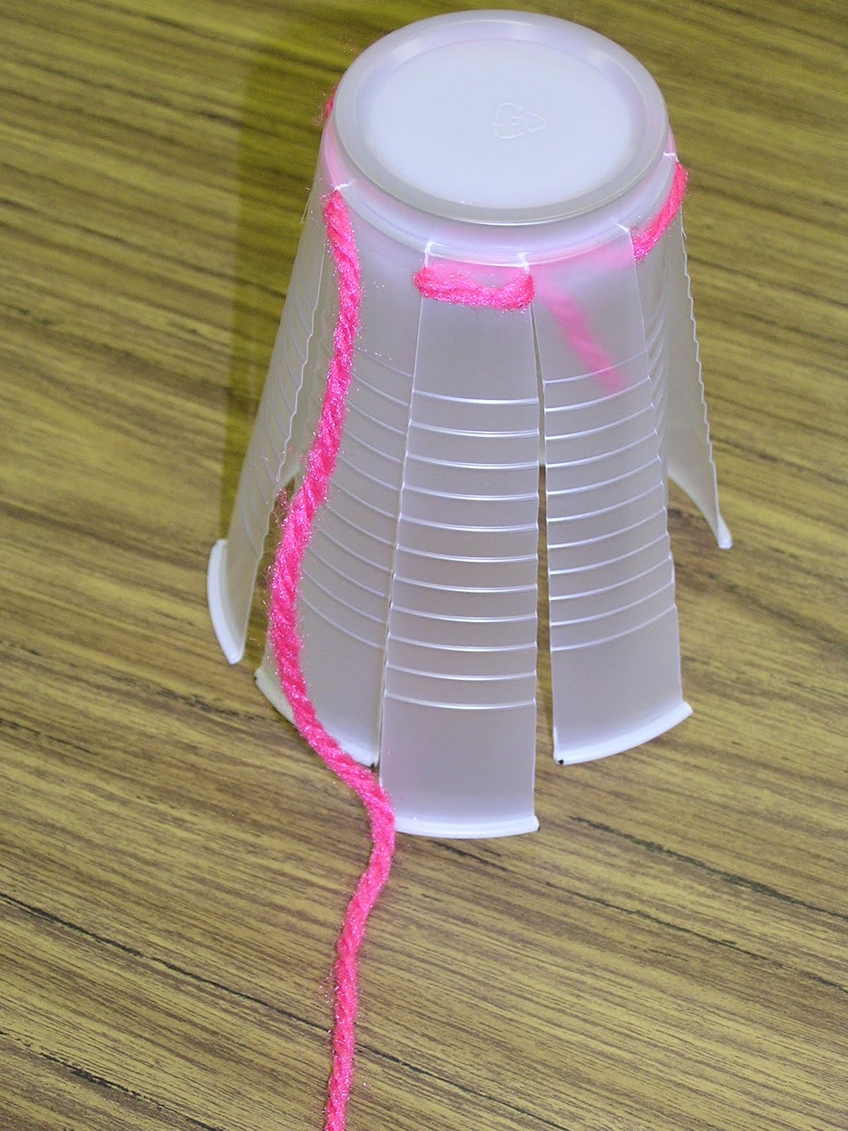 B Art Z Elementary Art Cup Weaving