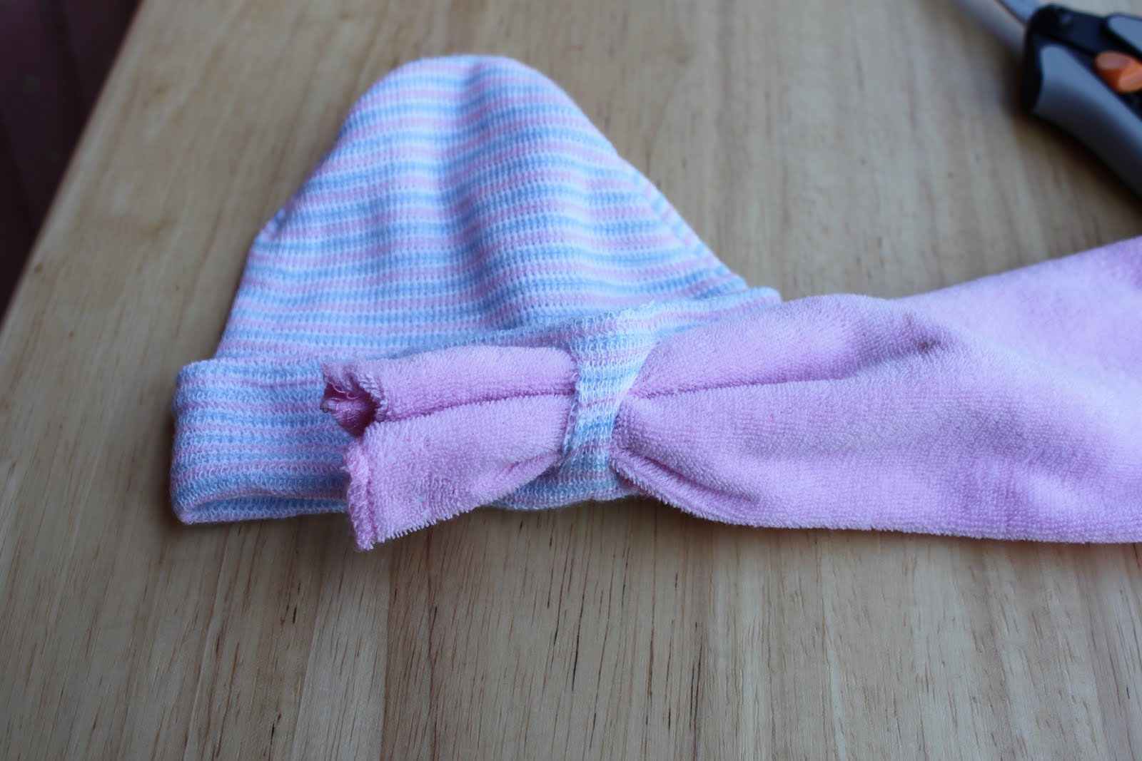 This Too! Baby Girl Hospital Cap Tutorial