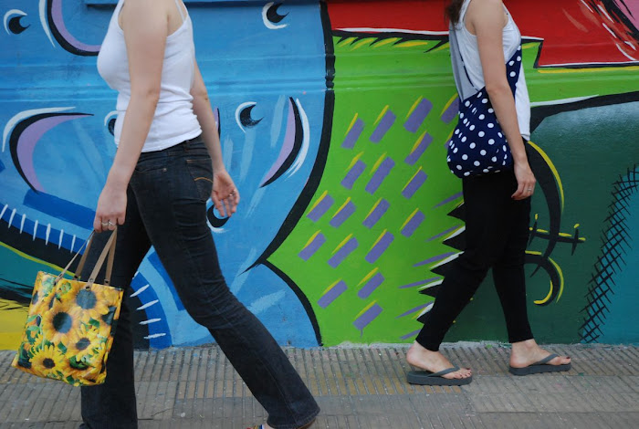 Carteras girasol y lunares