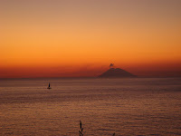 Действующий вулкан Стромболини, вид от бассейна отеля