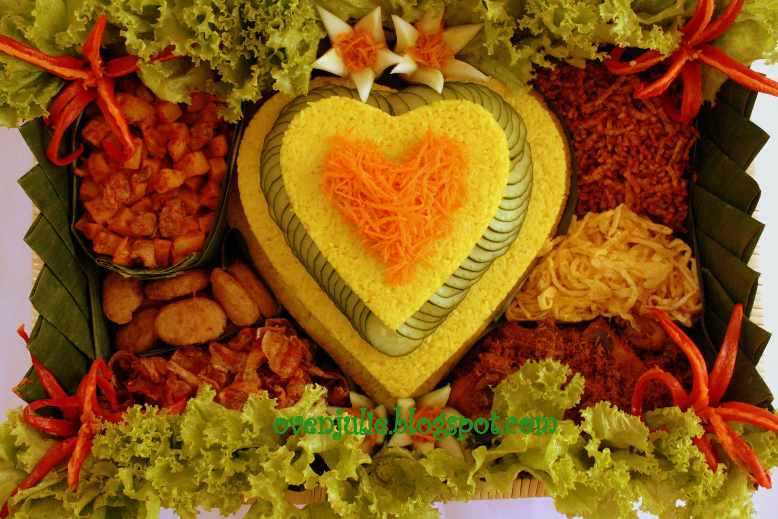 ovenjulie Tumpeng ulang tahun Mama