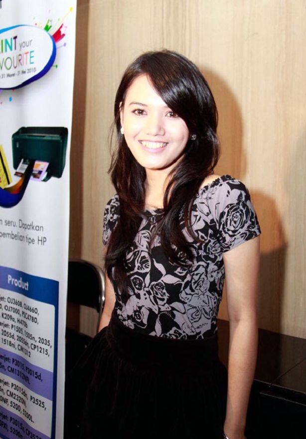 Herfiza Novianti Between Career and Education | CINEMANIA STUDIO