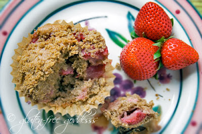 Gluten free muffins recipe with strawberries and rhubarb with a crumble topping