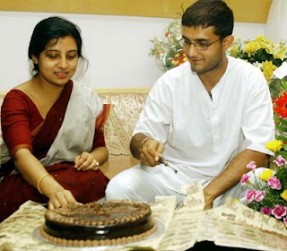 இந்தியா கிரிக்கெட் அணி வீரர்களின் ஜோடிப் போட்டா Ganguli+with+his+wife