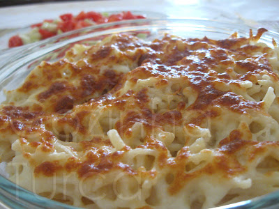 Erişte com Kaşar ao Forno (Fırında Kaşarlı Erişte)