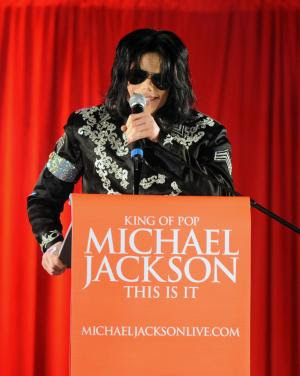 http://2.bp.blogspot.com/_Pjy_iiNvR28/SkP3ReHjzDI/AAAAAAAAAes/2PqejGak-qY/s400/Report-Michael-Jackson-dead-at-50.jpg