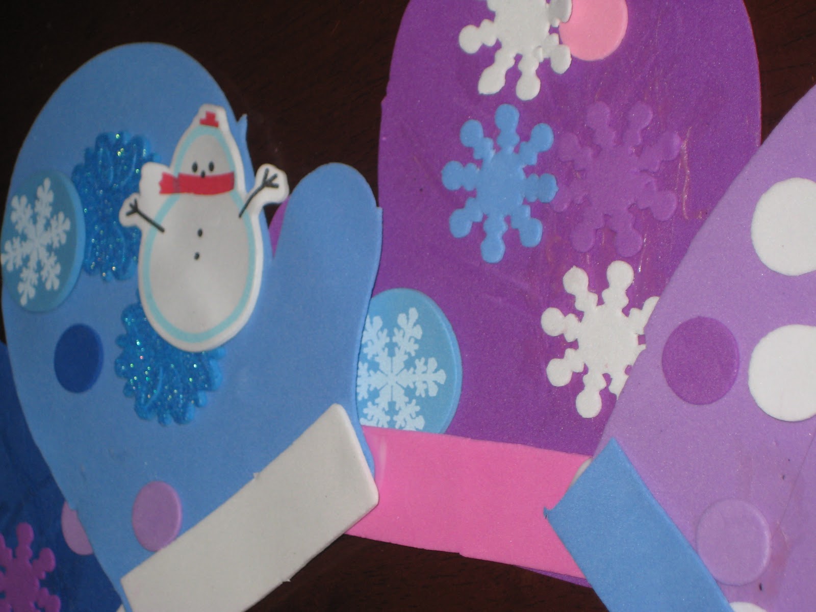 Make a Foam Winter Mitten Wreath By Stephanie Louisville Family Fun