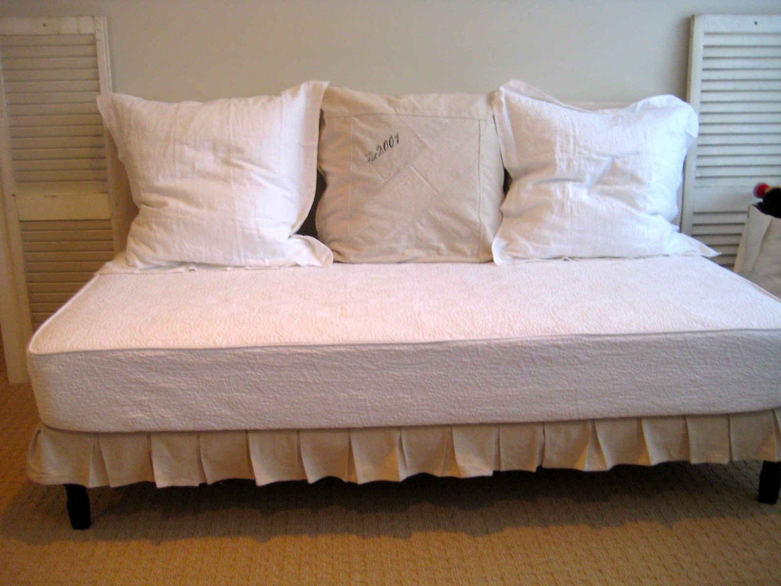 Deux Maison Twin Sized Upholstered (slipcovered) daybed project completed!