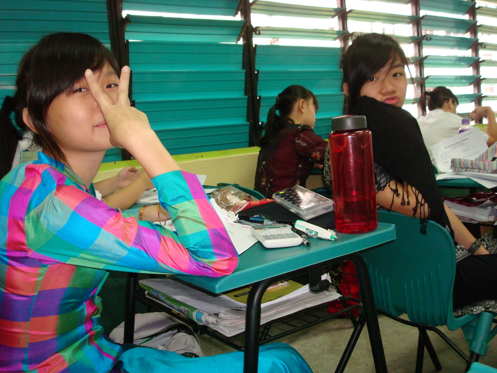 [MEL+,+GLAD+UNGLAM.JPG]