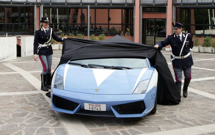 Lambo+cop