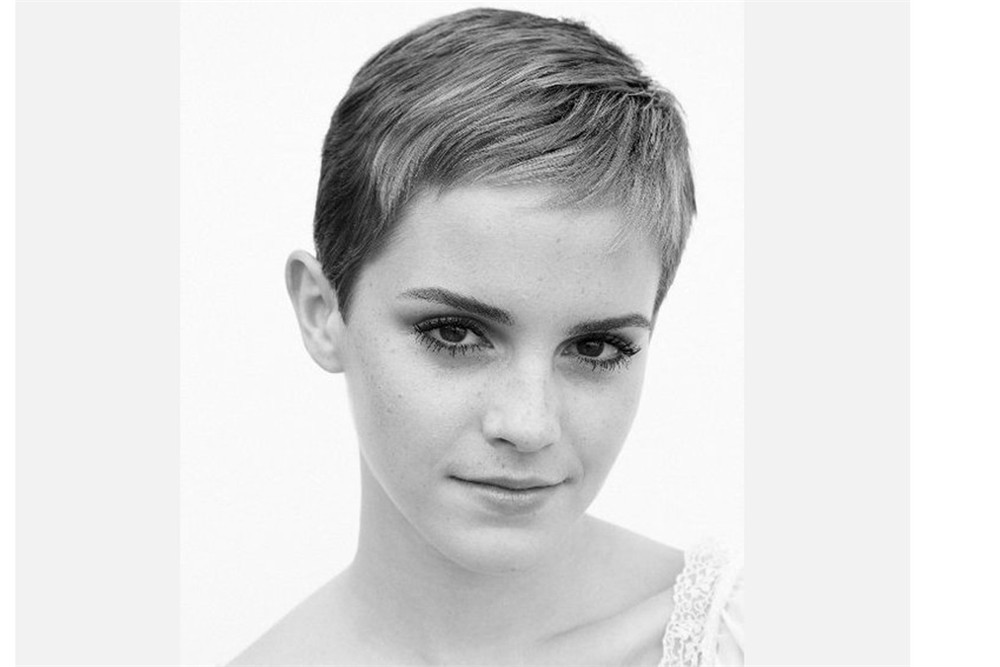emma watson hair 2011. Emma Watson Hair Gone