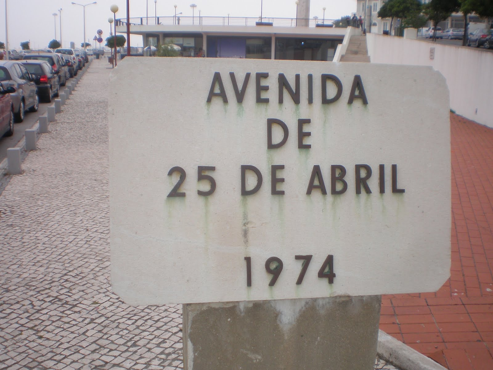 IÉIÉ AVENIDA 25 DE ABRIL