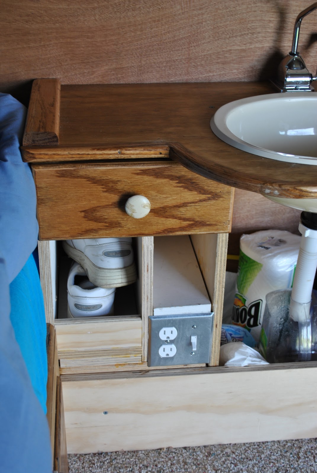 Ford Van Conversion : Sink and Storage