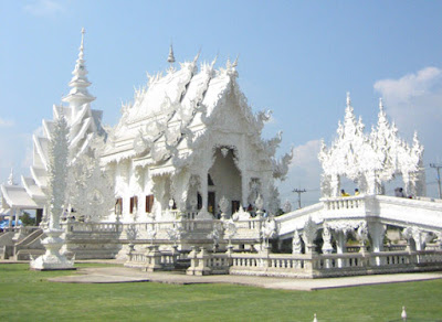 Candi Wat Rong Khun - 10 Candi Megah Di Dunia - www.simbya.blogspot.com