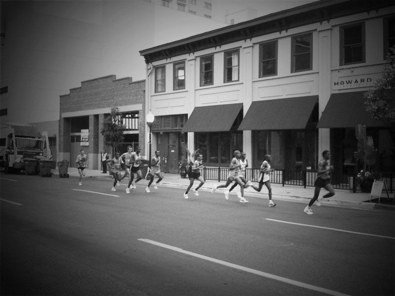 [151_marathon_runners.jpg]