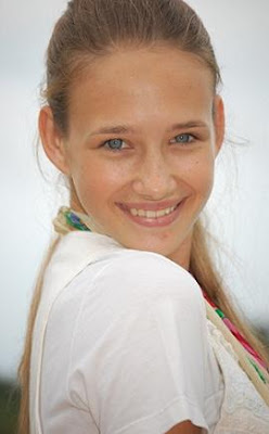 julia roden, hermosa modelo misionera